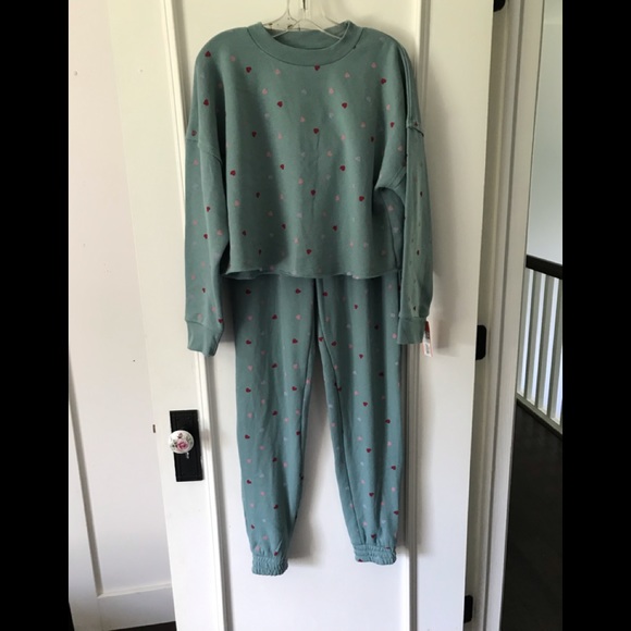 NWT Colsie Valentine’s Day Sweetheart Jogger Sweatsuit Set - Picture 10 of 16